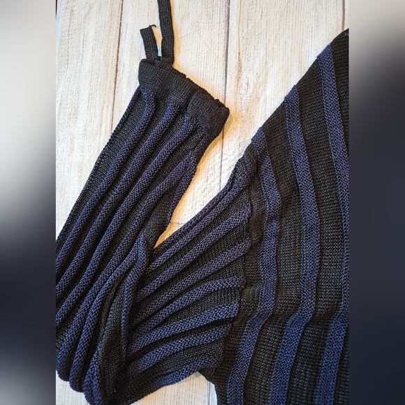 Aritzia Babaton Size XS Black Blue Striped Viscose Cropped Drop Shoulder Sweater - Picture 10 of 12